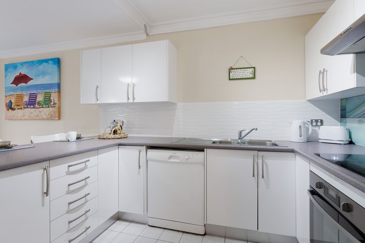 Frangipani, 3/30 Leonard Avenue – great townhouse with air con