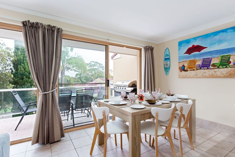 Frangipani, 3/30 Leonard Avenue – great townhouse with air con