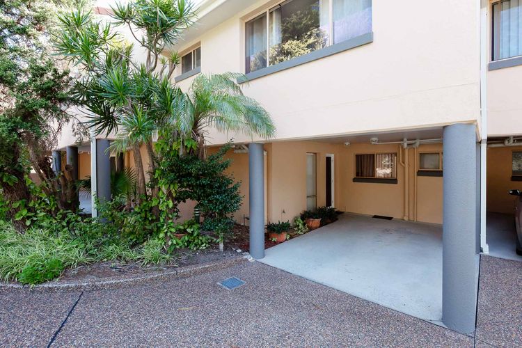 Frangipani, 3/30 Leonard Avenue – great townhouse with air con