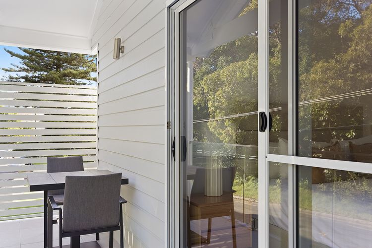 Hideaway 1, 3 Lillian St –  stunning water views