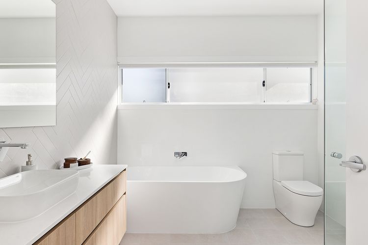 Hideaway 1, 3 Lillian St –  stunning water views