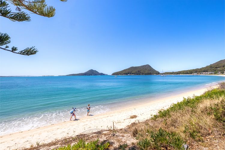 Hideaway 1, 3 Lillian St –  stunning water views