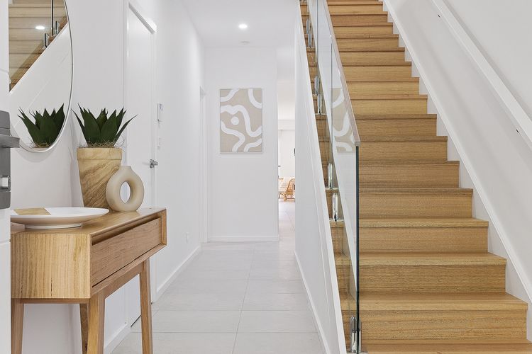 Hideaway 1, 3 Lillian St –  stunning water views