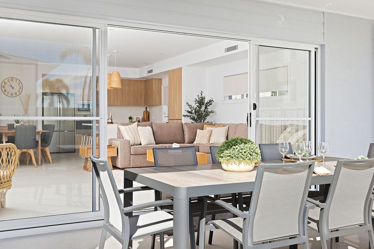 Hideaway 1, 3 Lillian St –  stunning water views