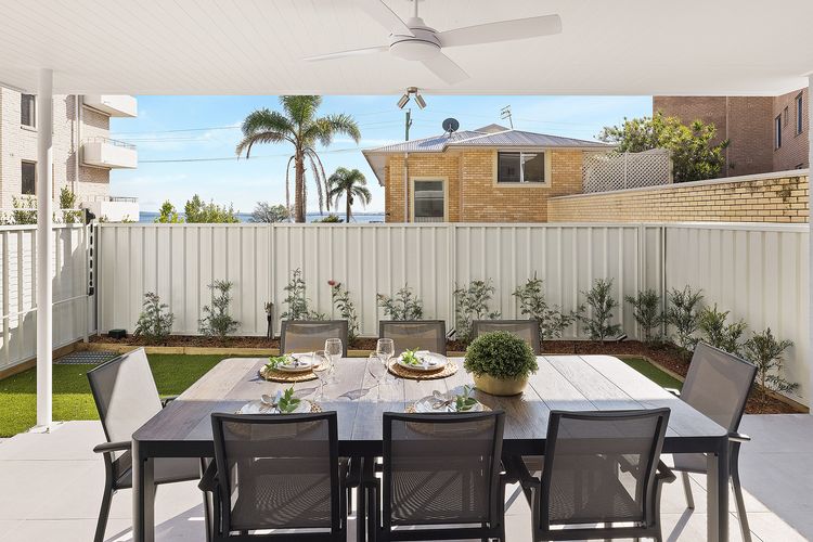 Hideaway 1, 3 Lillian St –  stunning water views