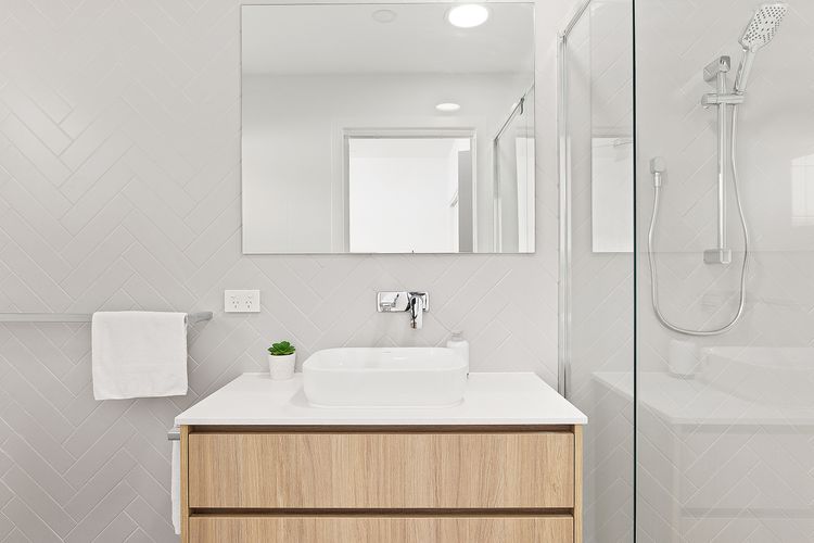 Hideaway 1, 3 Lillian St –  stunning water views