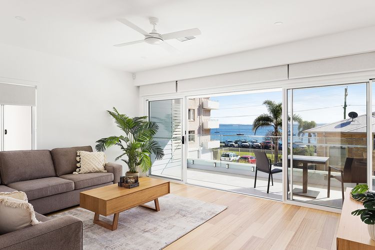 Hideaway 1, 3 Lillian St –  stunning water views