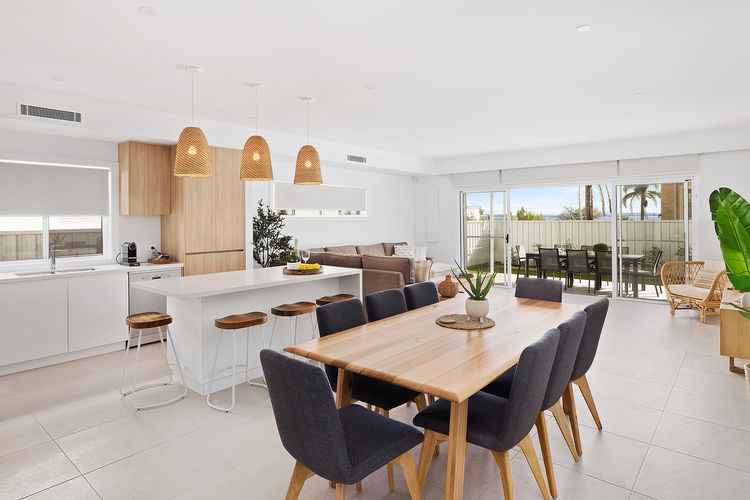 Hideaway 1, 3 Lillian St –  stunning water views