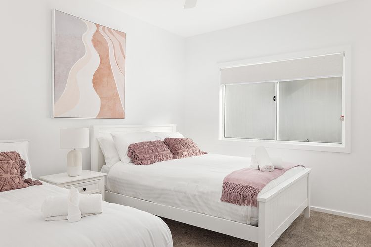 Hideaway 1, 3 Lillian St –  stunning water views