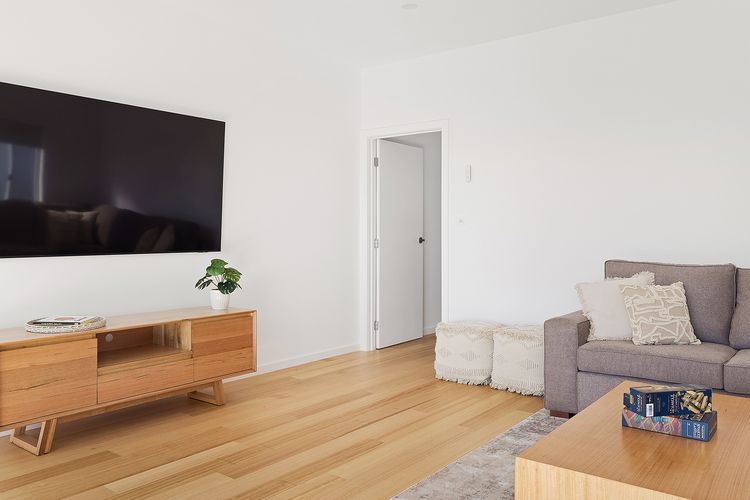 Hideaway 1, 3 Lillian St –  stunning water views