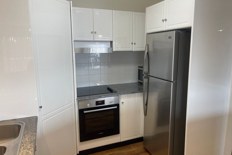 Paradiso, 3/4 Laman Street – Comfortable unit with water views, aircon, solar heated pool and in the heart of town