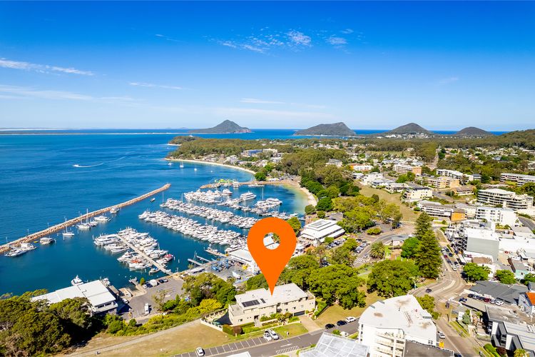 Paradiso, 3/4 Laman Street – Comfortable unit with water views, aircon, solar heated pool and in the heart of town
