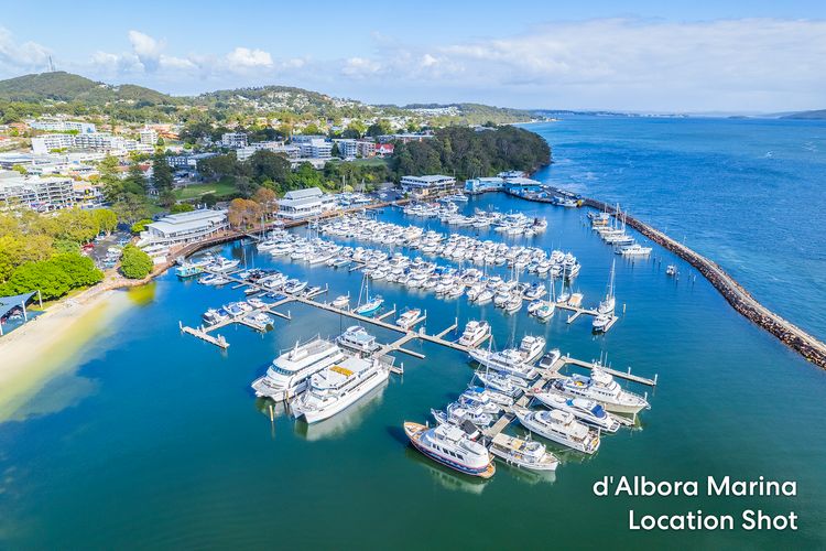 Paradiso, 3/4 Laman Street – Comfortable unit with water views, aircon, solar heated pool and in the heart of town