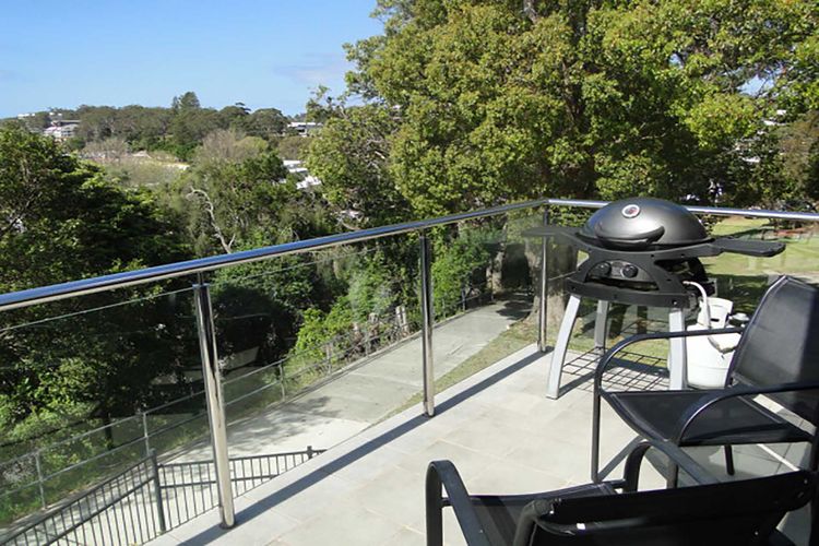 Paradiso, 3/4 Laman Street – Comfortable unit with water views, aircon, solar heated pool and in the heart of town