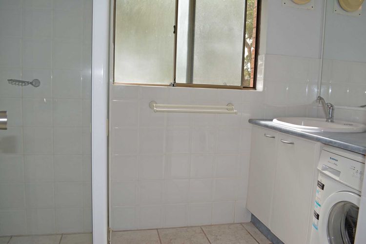 Sailfish, 3/46 Magnus Street – Unit with stunning water views and close to town