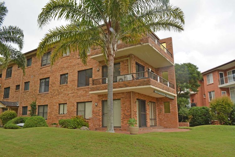 Sailfish, 3/46 Magnus Street – Unit with stunning water views and close to town