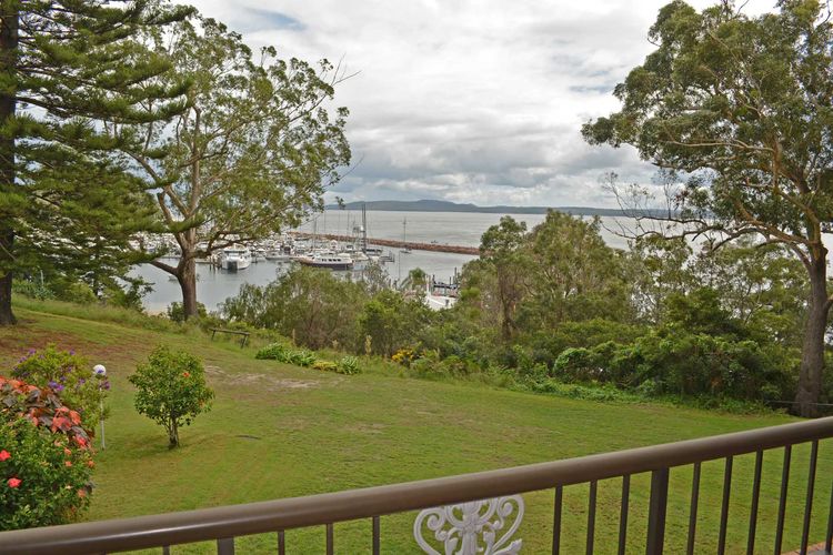 Sailfish, 3/46 Magnus Street – Unit with stunning water views and close to town