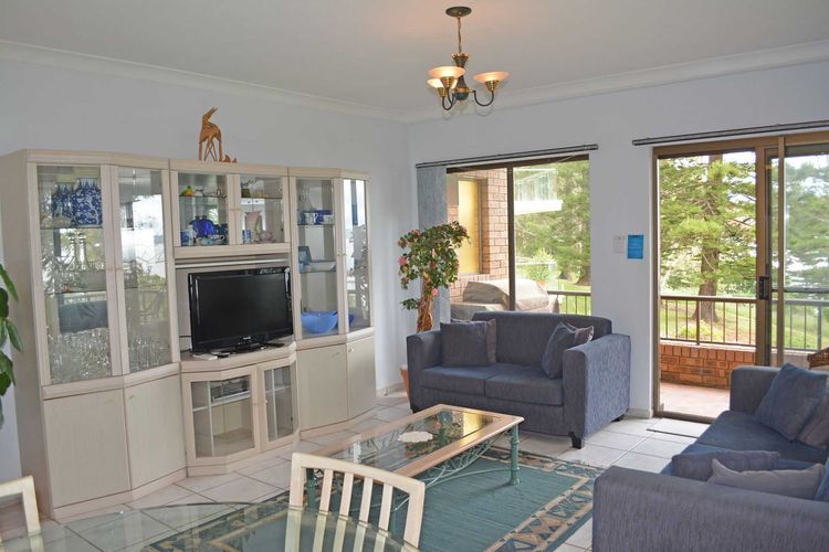 Sailfish, 3/46 Magnus Street – Unit with stunning water views and close to town