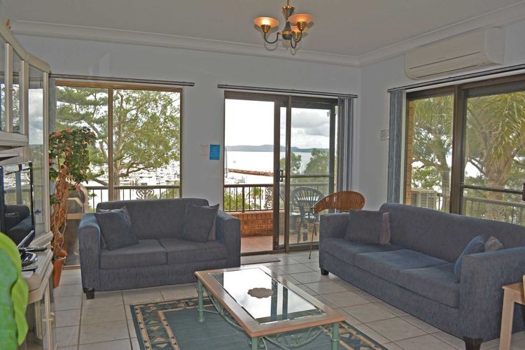 Sailfish, 3/46 Magnus Street – Unit with stunning water views and close to town