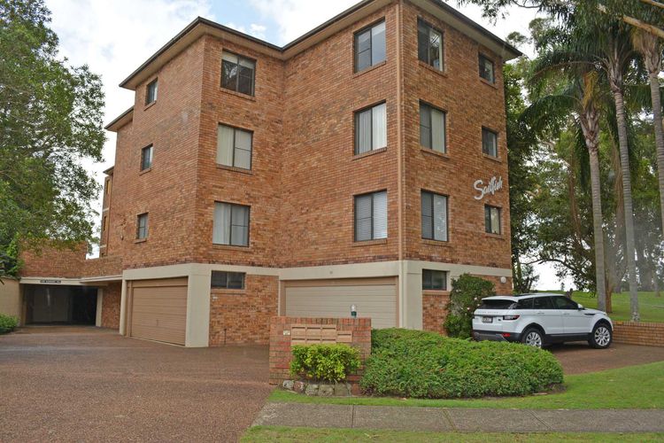 Sailfish, 3/46 Magnus Street – Unit with stunning water views and close to town