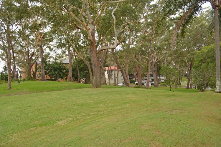 Sailfish, 3/46 Magnus Street – Unit with stunning water views and close to town