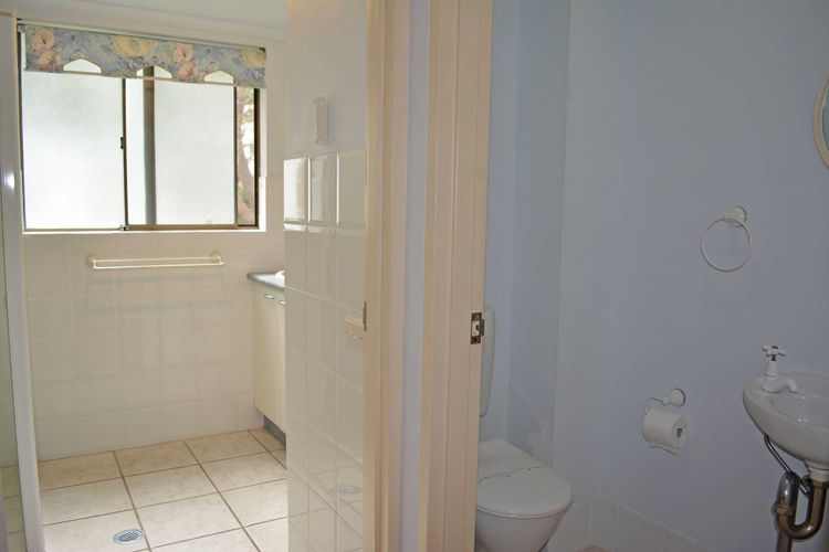 Sailfish, 3/46 Magnus Street – Unit with stunning water views and close to town