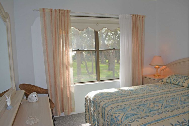 Sailfish, 3/46 Magnus Street – Unit with stunning water views and close to town