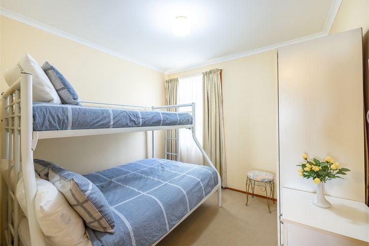 3 Tomaree Street – Spacious 4 bedroom house with air con situated in the heart of Nelson Bay