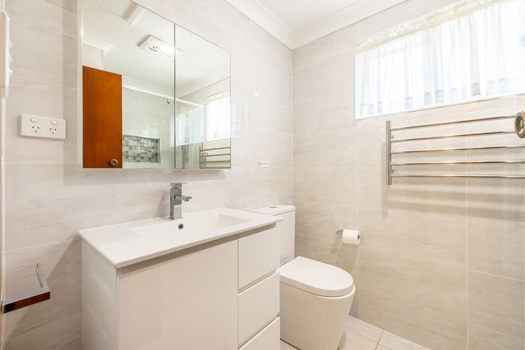 3 Tomaree Street – Spacious 4 bedroom house with air con situated in the heart of Nelson Bay