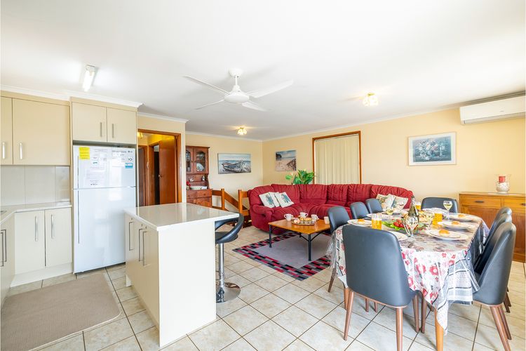 3 Tomaree Street – Spacious 4 bedroom house with air con situated in the heart of Nelson Bay