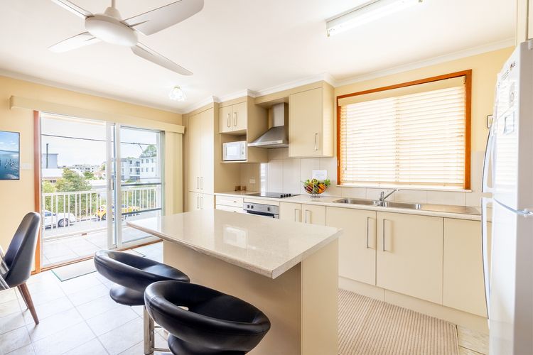 3 Tomaree Street – Spacious 4 bedroom house with air con situated in the heart of Nelson Bay