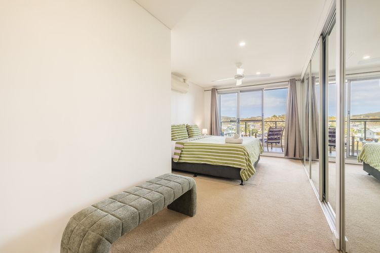 The Shoal, 301/6-8 Bullecourt Street – Air con, walking to local shops & beach