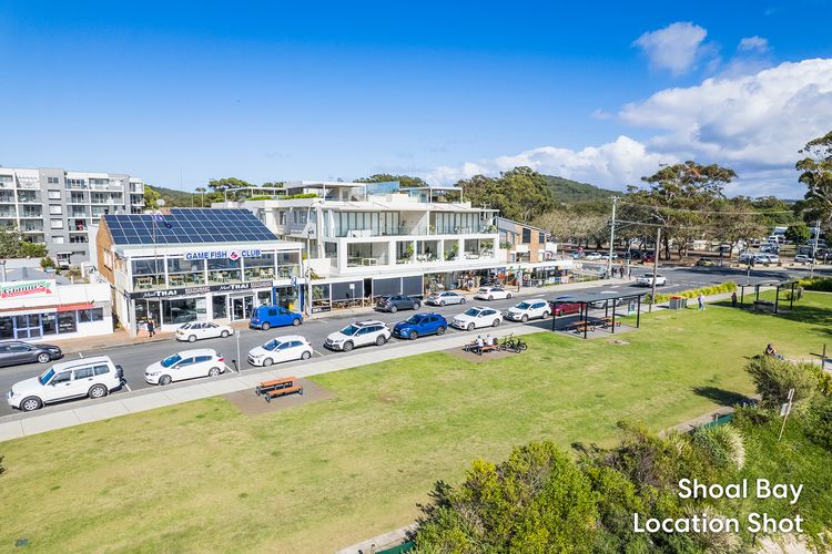 The Shoal, 301/6-8 Bullecourt Street – Air con, walking to local shops & beach
