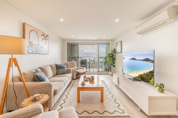 The Shoal, 301/6-8 Bullecourt Street – Air con, walking to local shops & beach