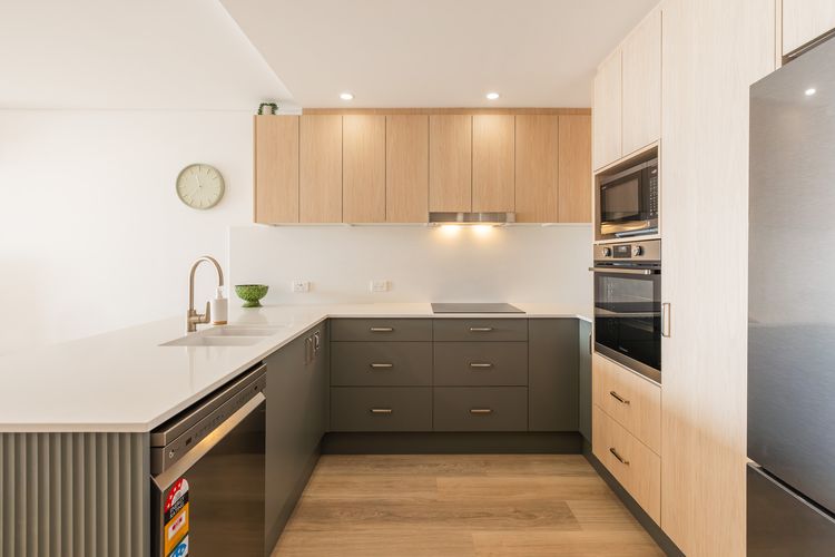The Shoal, 301/6-8 Bullecourt Street – Air con, walking to local shops & beach
