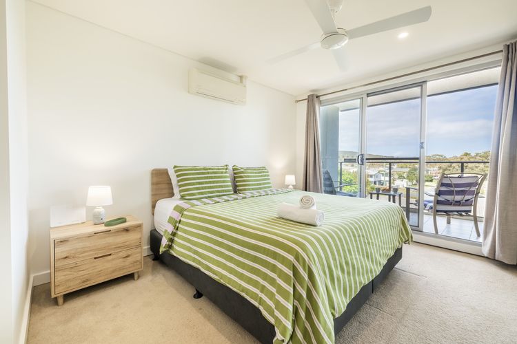 The Shoal, 301/6-8 Bullecourt Street – Air con, walking to local shops & beach