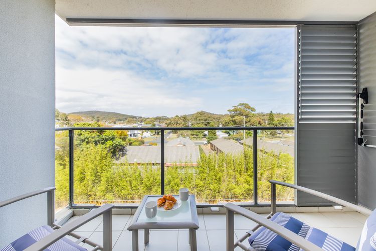 The Shoal, 301/6-8 Bullecourt Street – Air con, walking to local shops & beach