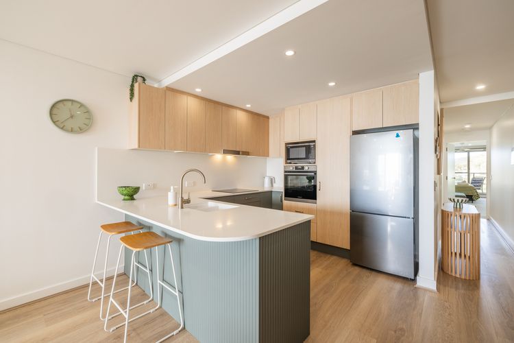 The Shoal, 301/6-8 Bullecourt Street – Air con, walking to local shops & beach