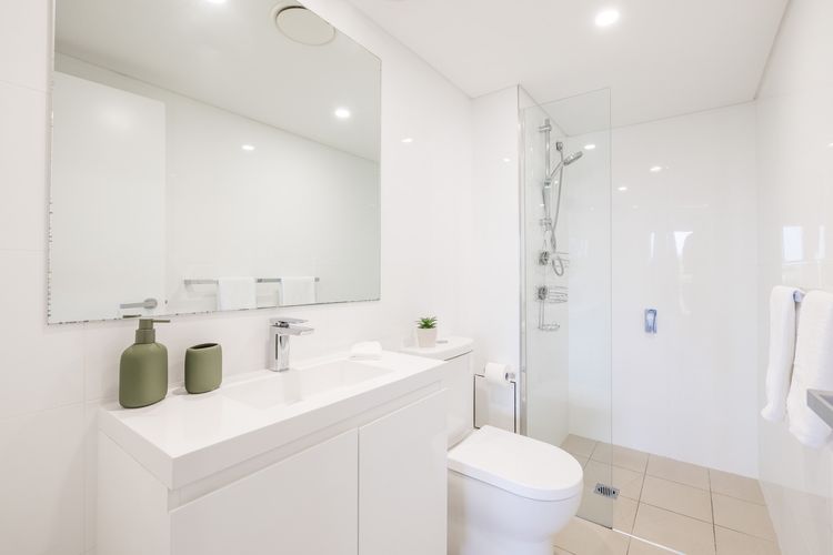 The Shoal, 301/6-8 Bullecourt Street – Air con, walking to local shops & beach