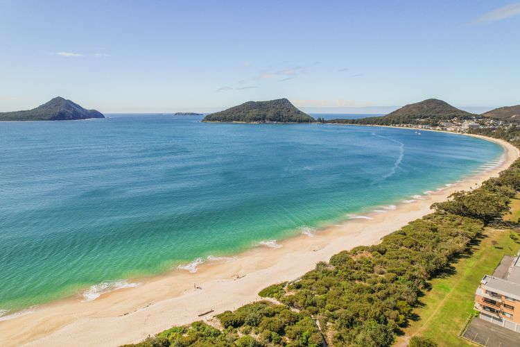 The Shoal, 301/6-8 Bullecourt Street – Air con, walking to local shops & beach