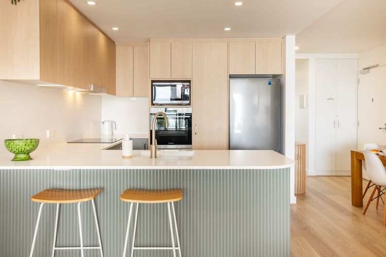 The Shoal, 301/6-8 Bullecourt Street – Air con, walking to local shops & beach