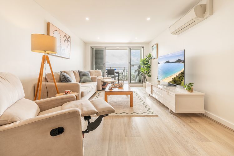 The Shoal, 301/6-8 Bullecourt Street – Air con, walking to local shops & beach
