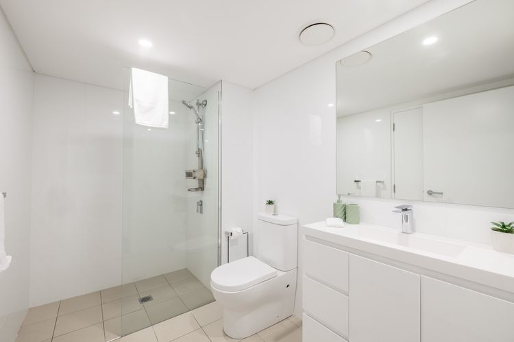 The Shoal, 301/6-8 Bullecourt Street – Air con, walking to local shops & beach