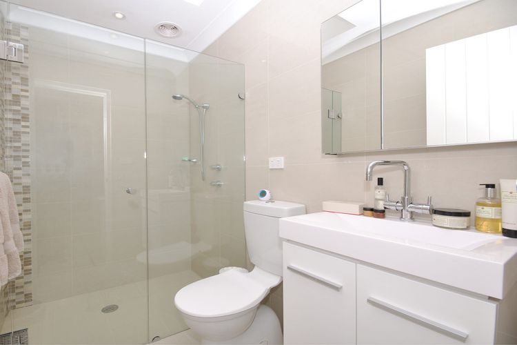 Bay Parklands, 32/2 Gowrie Avenue – fantastic unit with air conditioning, pool, tennis court & spa