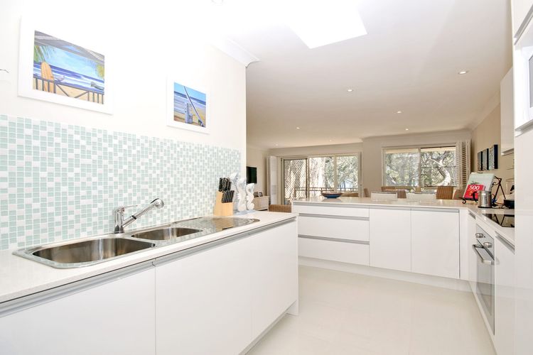 Bay Parklands, 32/2 Gowrie Avenue – fantastic unit with air conditioning, pool, tennis court & spa