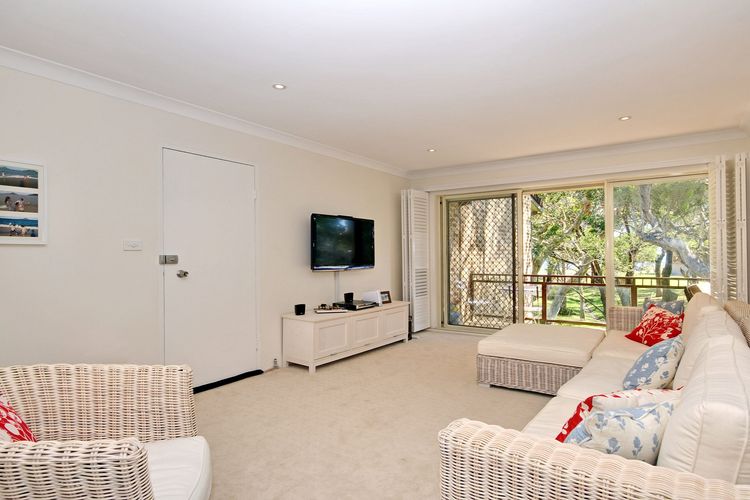 Bay Parklands, 32/2 Gowrie Avenue – fantastic unit with air conditioning, pool, tennis court & spa