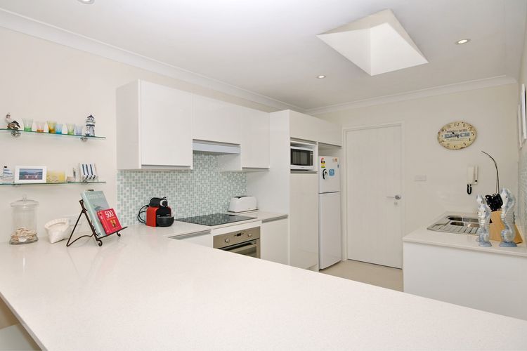 Bay Parklands, 32/2 Gowrie Avenue – fantastic unit with air conditioning, pool, tennis court & spa