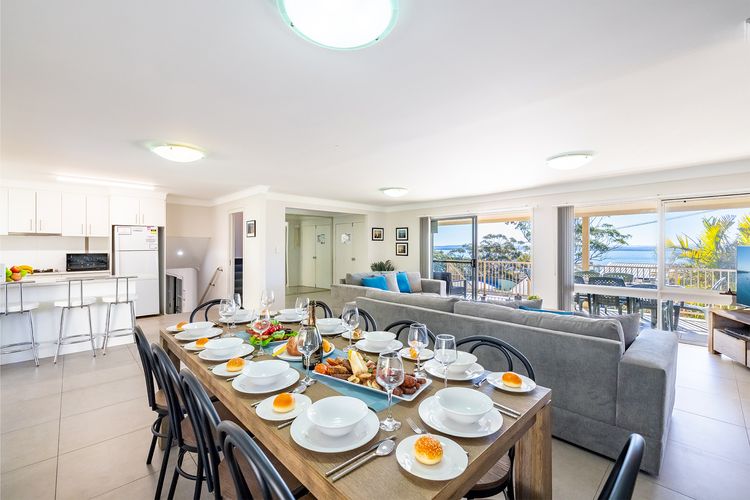 33 Gloucester St – Beautifully furnished house with stunning views and a pool