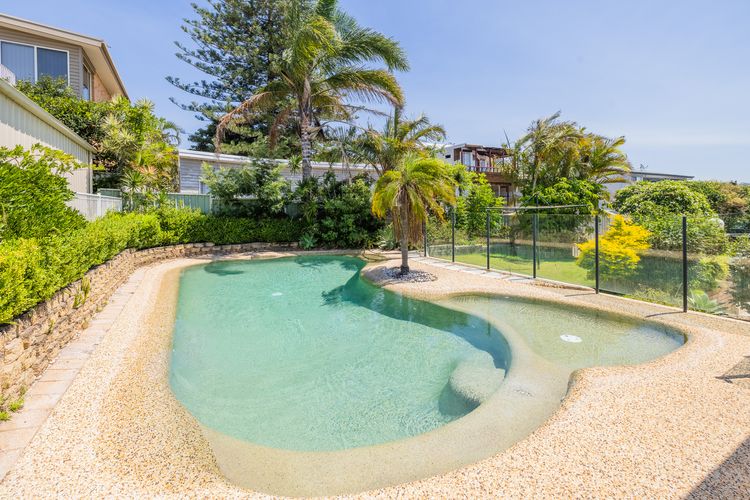 33 Gloucester St – Beautifully furnished house with stunning views and a pool