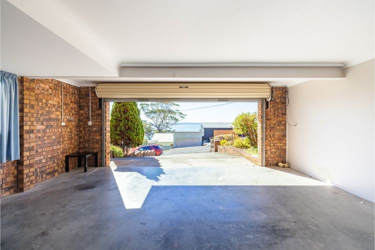 33 Gloucester St – Beautifully furnished house with stunning views and a pool